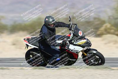 media/Dec-01-2025-Moto Forza (Mon) [[2daa91e15f]]/2-Intermediate Group/Session 3 (Turn 7 Inside Pans)/